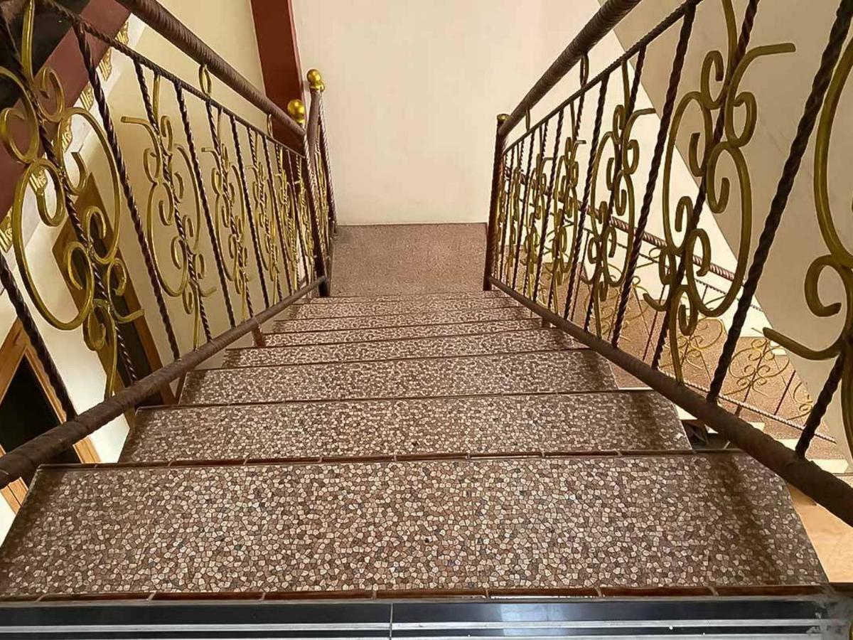 Palace Syariah Homestay Redpartner Banyuwangi  Exteriör bild