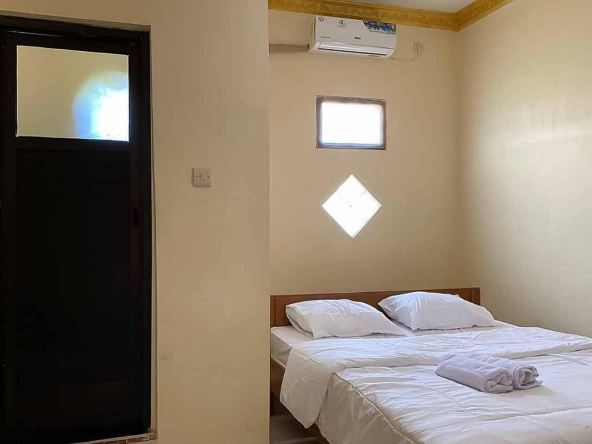 Palace Syariah Homestay Redpartner Banyuwangi  Exteriör bild